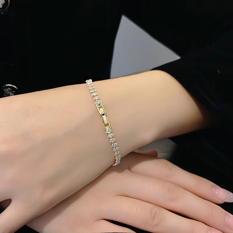 Delikatna złota bransoletka z  – Women Luxury Formal Wear recenzja i cena